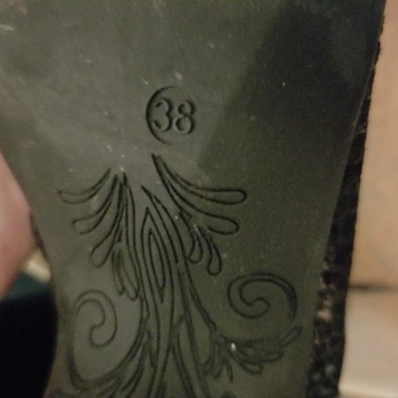 Elegant Black Ankle Boots - Picture 4 of 9